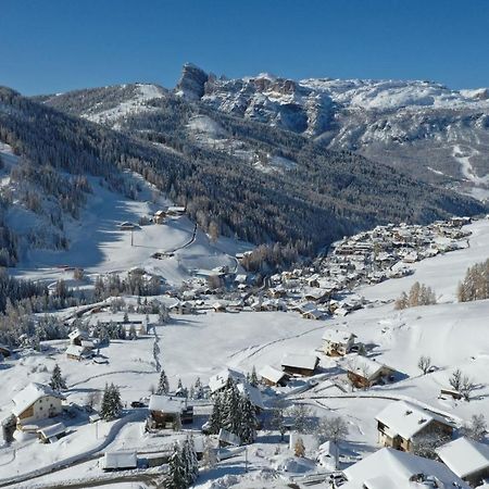 Hotel Conturines San Cassiano  Bagian luar foto