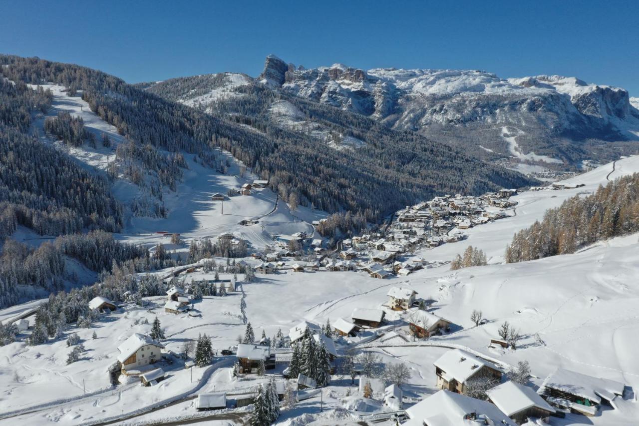 Hotel Conturines San Cassiano  Bagian luar foto
