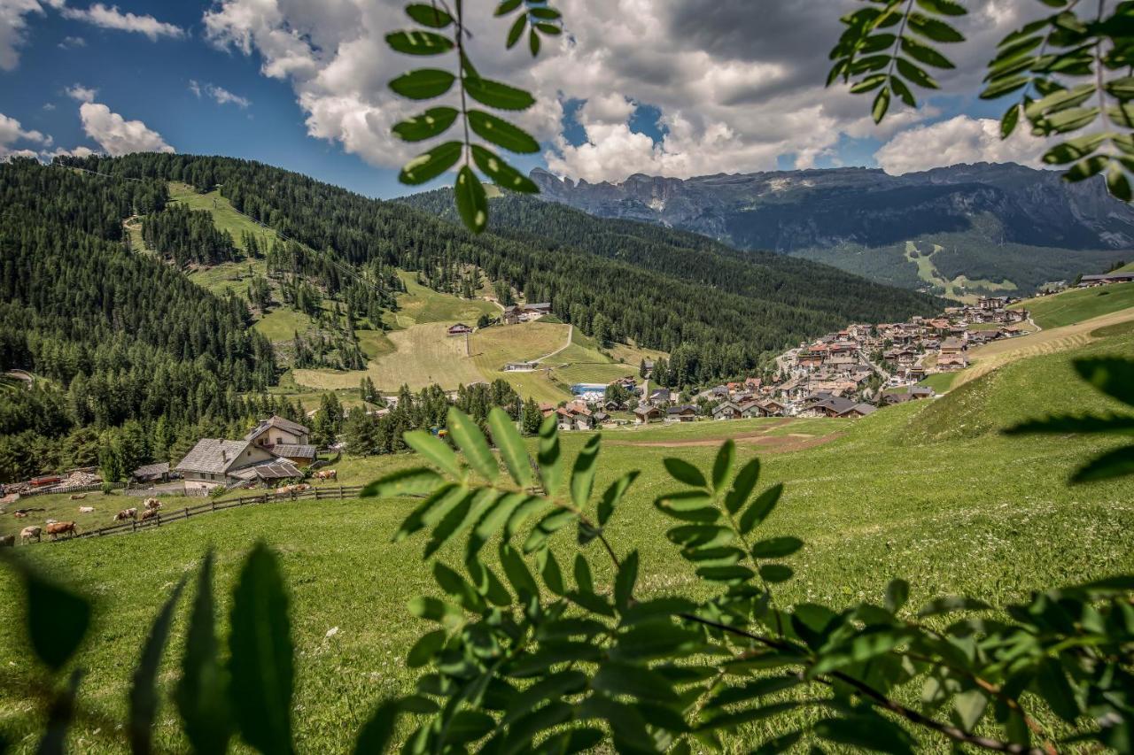Hotel Conturines San Cassiano  Bagian luar foto