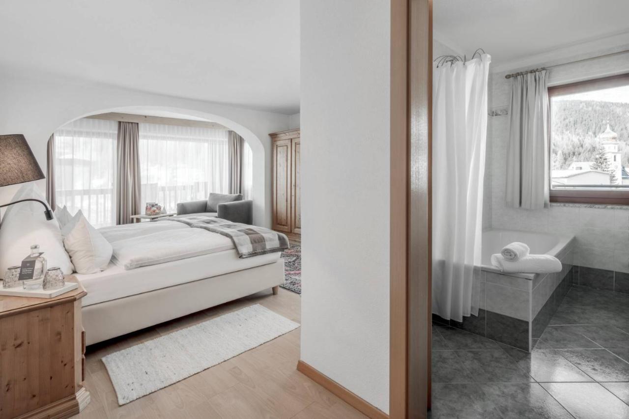 Hotel Conturines San Cassiano  Bagian luar foto