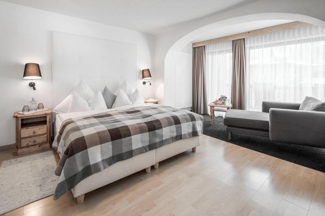Hotel Conturines San Cassiano  Bagian luar foto