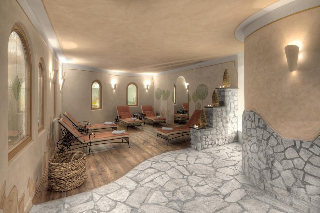 Hotel Conturines San Cassiano  Bagian luar foto