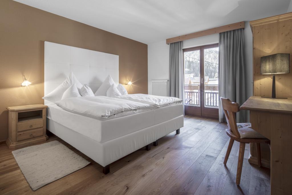Hotel Conturines San Cassiano  Bagian luar foto