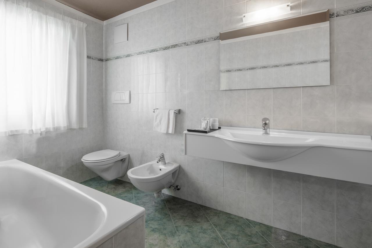 Hotel Conturines San Cassiano  Bagian luar foto